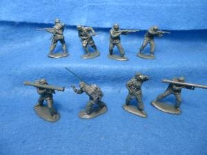 Mars #32034 WWII German Paratroops in winter dress, 54mm, 15 fig-8poses ...