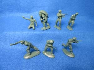 MARS #32035 WWII German Panzer crew in combat, 15 figures in 8 poses ...