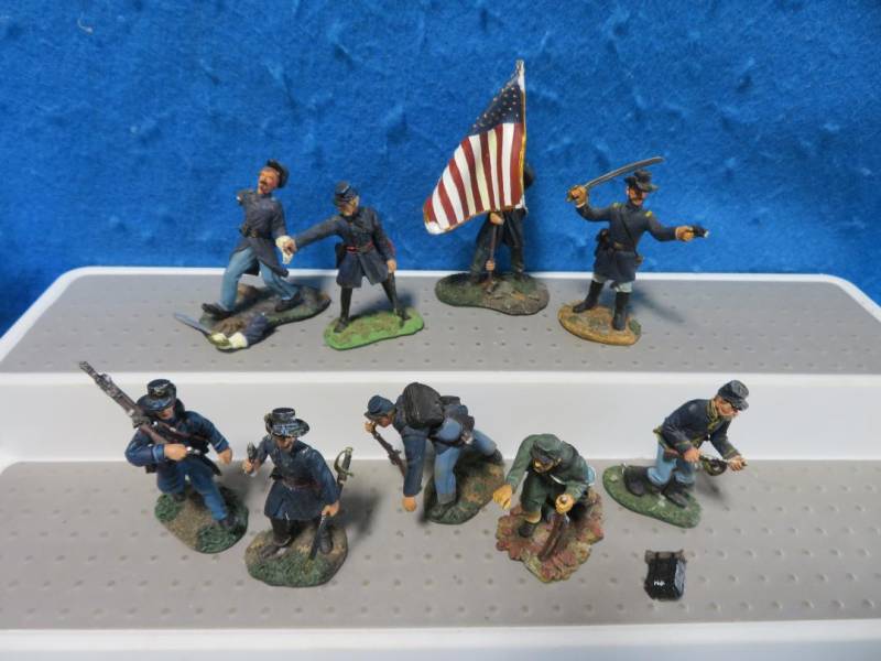 BRT179A Britains, DAMAGED 9 x Union Infantry (54MM) Painted Metal