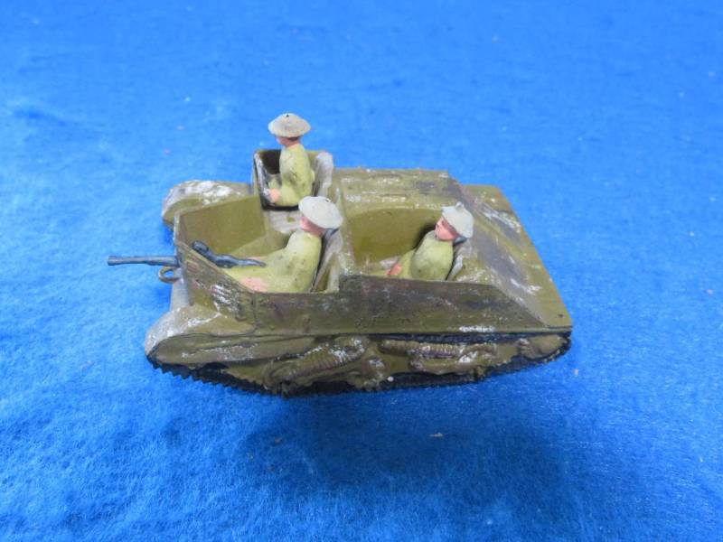 BRT712A Britains Vintage Bren Gun Carrier w/ 3 Man crew, Metal