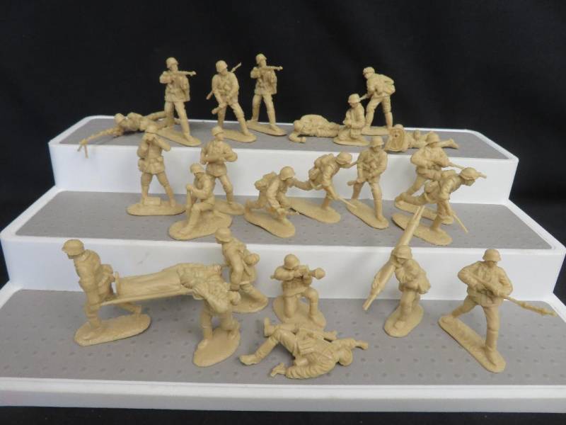 CTS176C CTS, WWII German Assault, Medical, & Artillery Figure Set (Tan) (54MM) 24 in 20 Poses