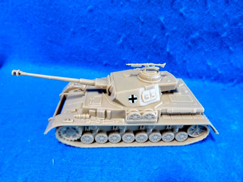 CTS701C CTS WWII German Panzer IV (Long Barrel) (Tan) 