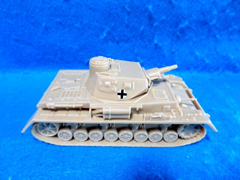 CTS702B CTS WWII German Panzer IV (Short Barrel) (Tan)