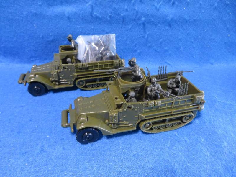 CTS706B WWII U.S. M3 Halftrack w/ 4 Man Crew X 2