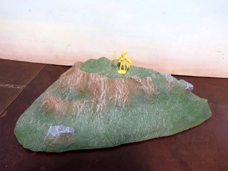 FMT796A Rocky Hill Terrain Piece (54MM) - Painted