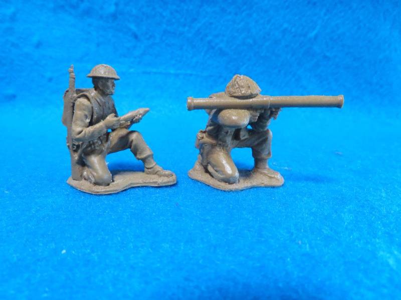 GEP409A Geptech, WWII British 2 Man Bazooka Team (54MM) Brown