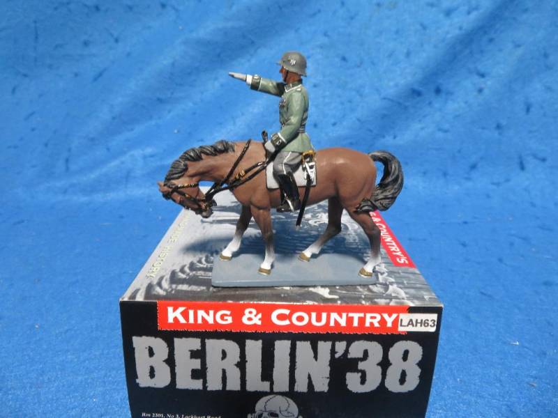 K&CLAH63 King & Country, Wehrmacht Mounted Officer, Painted Metal, MIB