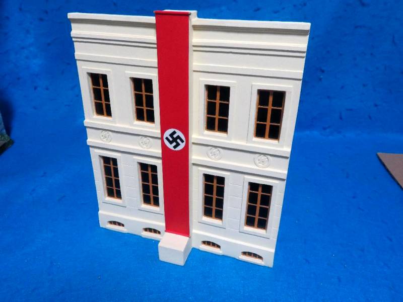 K&CLAH043 King & Country, WWII German SS HQ Building Facade, Painted Metal, MIB