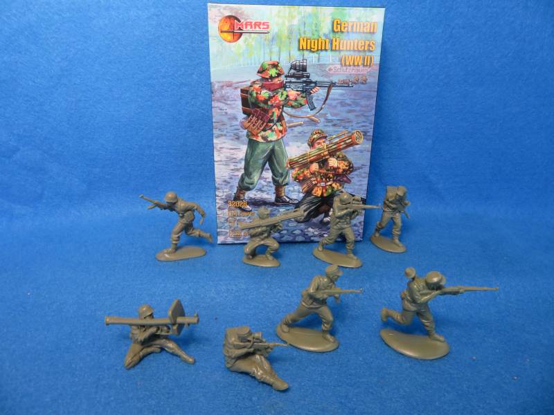 Mars#32028 WWII German Night Hunters,15 fig's, 8 poses 1/32