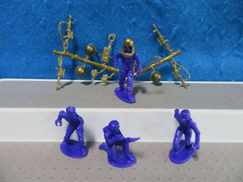 MPC remade ring hand space figures + weapons, 54mm