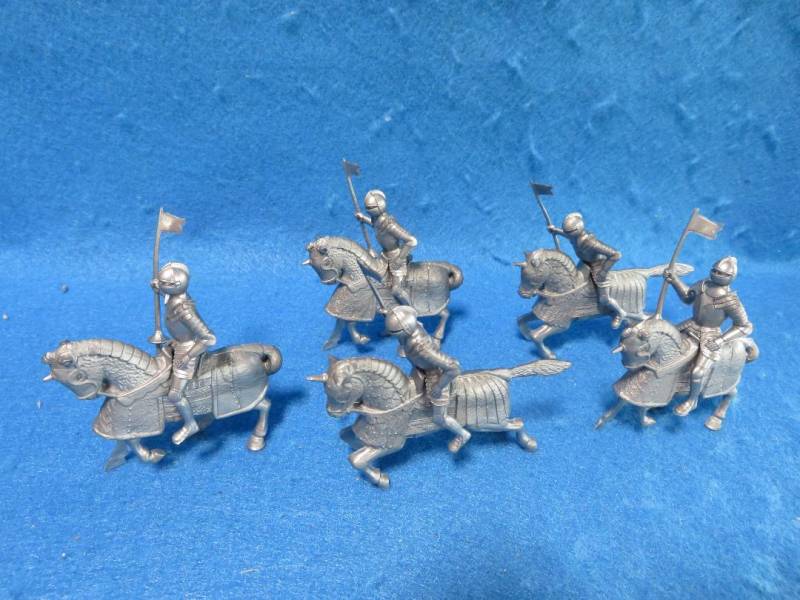 MXR106G Marx Reissue Mounted Medieval Knights w/ Horses Silver (54MM) 10 Pieces