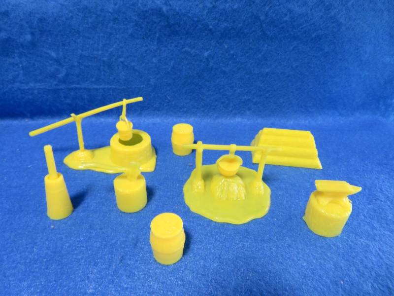 MXR720B Western Accessories set #1 10 pieces dip well, powder kegs, etc (Yellow) (54mm)	