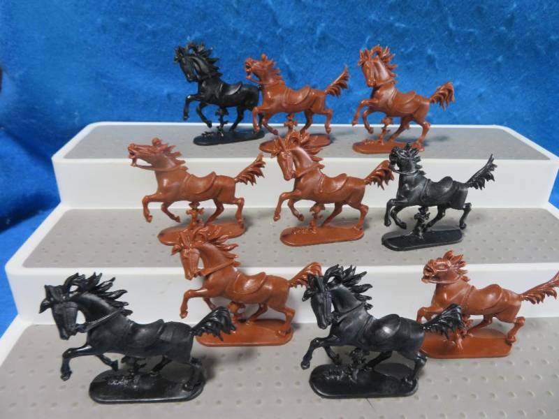 UNKNOWN105A Cavalry Horses, Made in W. Germany (54MM) 10 in 3 Poses