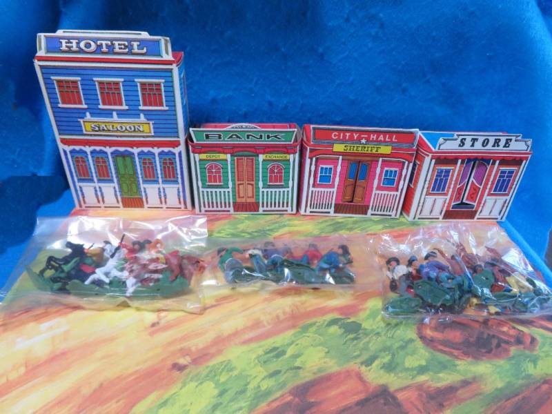 ZOLD113A Vintage Lido Western Town w/ 18 Swoppet Figures (54MM) Original Box