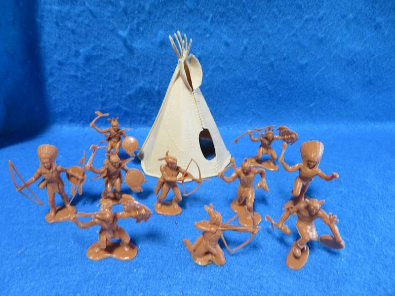 ZOMX122B Marx Vintage Indians & Teepee (54MM) 11 Pieces