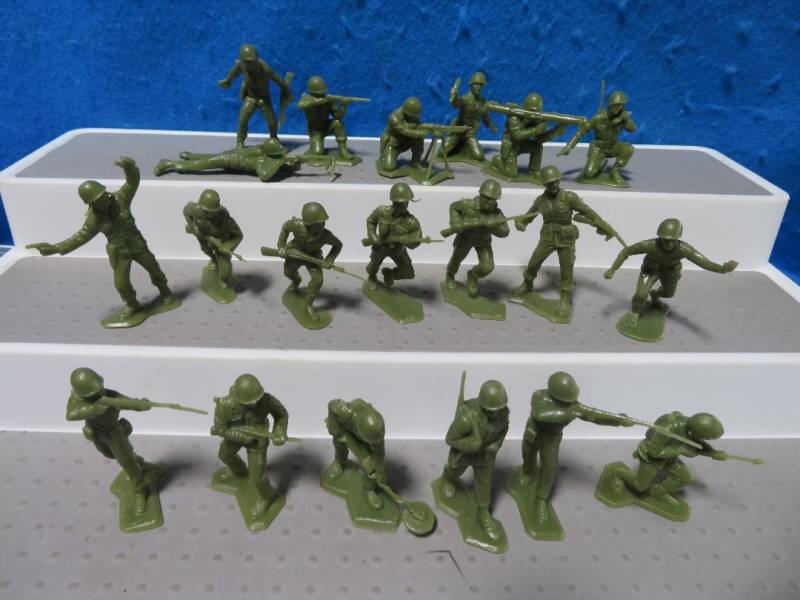 Marx vintage WWII U.S. GI's,20 figures in 19 poses, light green, 1/32