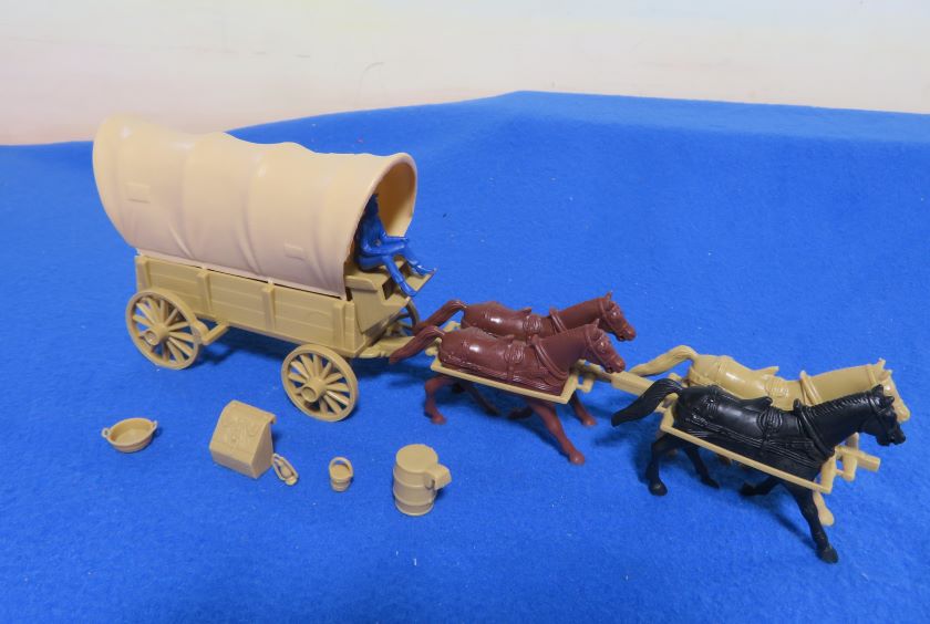 Conestoga Wagon (tan),2 dif light brown colored tops w/4 horse team + driver    (54mm) </FONT>